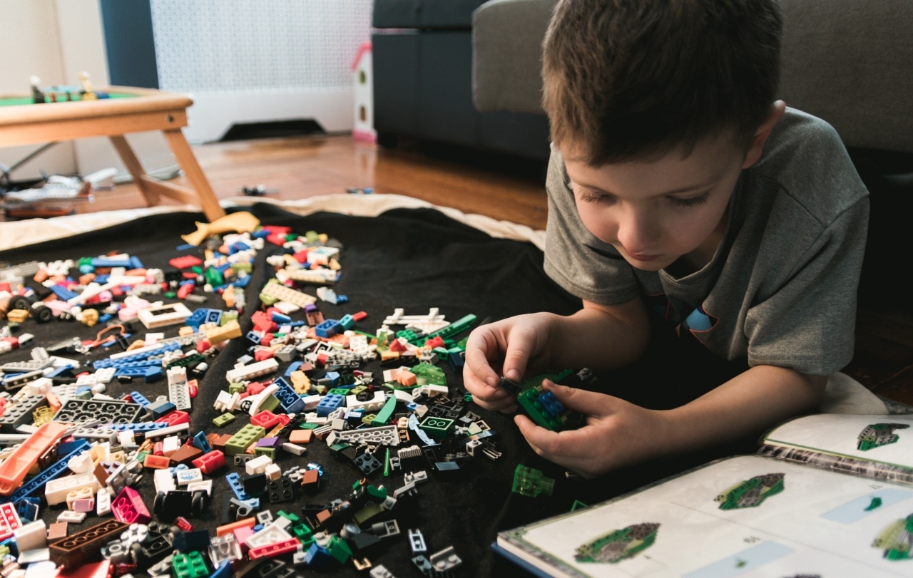 boy, playing, lego
